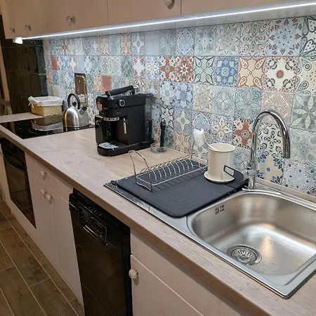 A Bejarat Vendeghaz * Balatonhenye