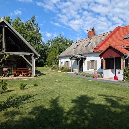 アパート A Bejarat Vendeghaz *