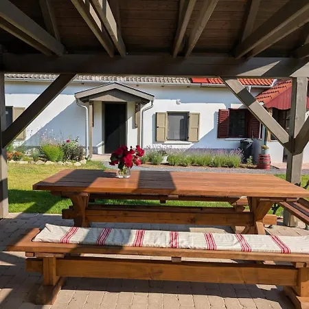 アパート A Bejarat Vendeghaz