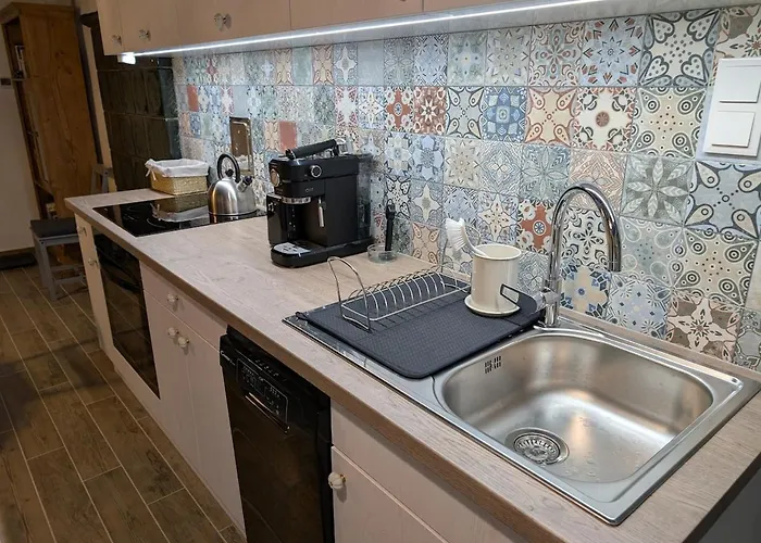 A Bejárat * Balatonhenye