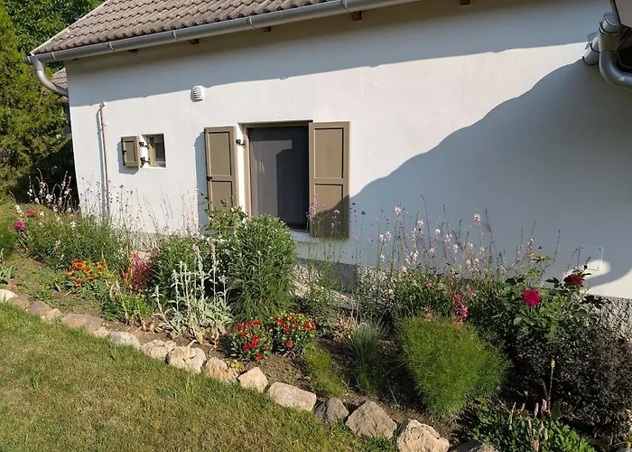 A Bejárat Apartman *