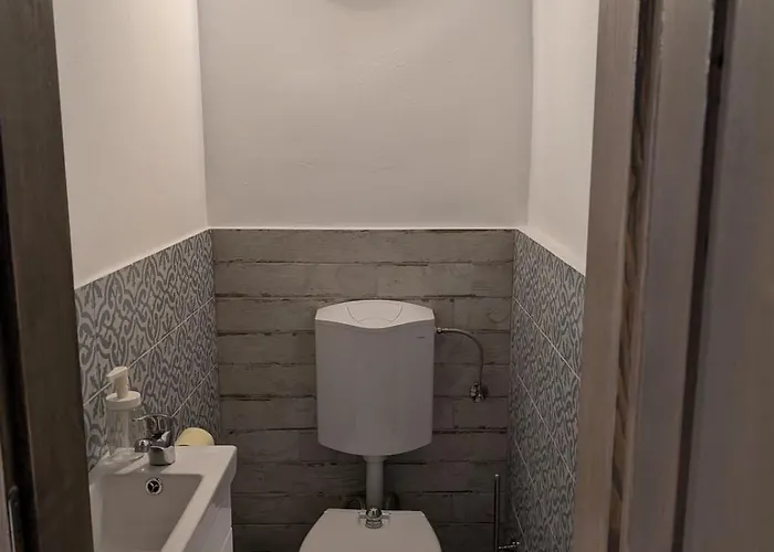 A Bejarat Vendeghaz * Balatonhenye