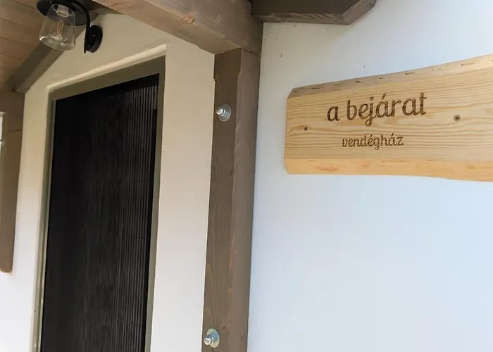 A Bejárat Apartman Balatonhenye